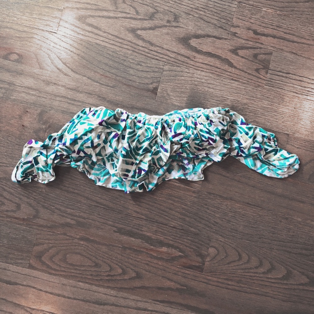 Off shoulder patterned crop